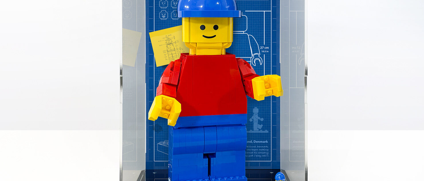 LEGO® Display Case for Up-Scaled Minifigure (40649)