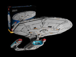 LEGO® Star Trek: U.S.S. Enterprise NCC-1701-D™ (10356) Display Case