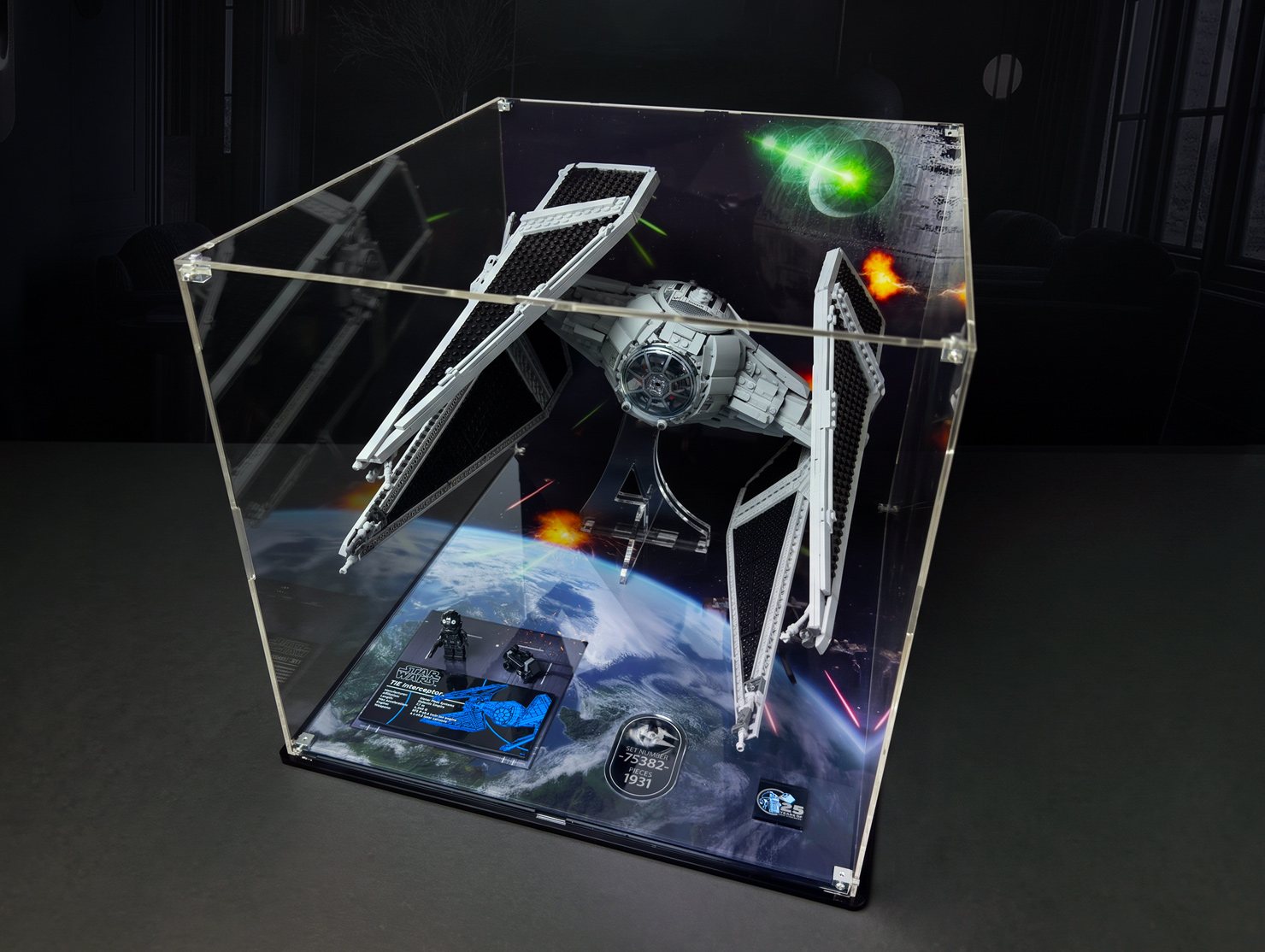 LEGO® TIE Interceptor™ (75382) Display Case