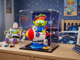 LEGO® Alien with Pizza Planet Rocket Ride (43307) Display Case