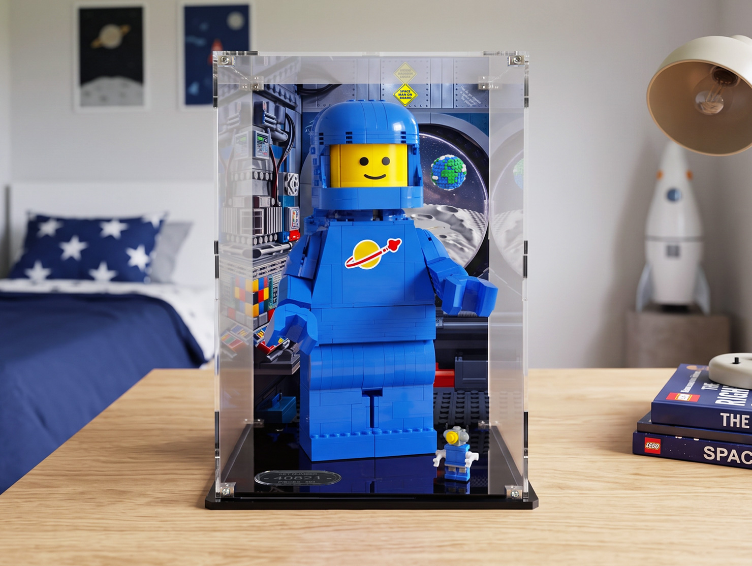 LEGO® Up-Scaled Blue Astronaut Minifigure (40921) Display Case